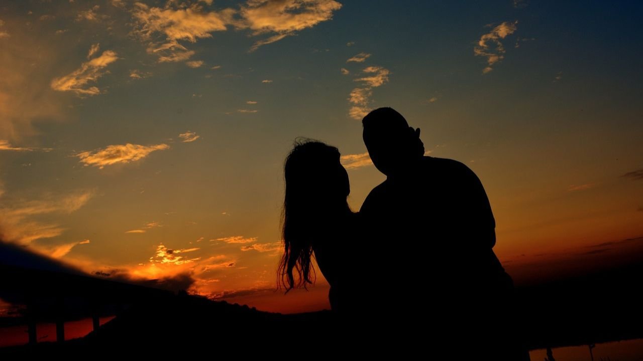 Love Shayari: दिल के दर्द की कहानी