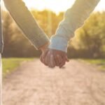 Love Shayari: दिल को छू जाने वाली 10 खूबसूरत प्रेम शायरी संग्रह