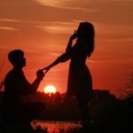 Love Shayari: प्यार और इश्क़ की दुनिया, 10 बेहतरीन रोमांटिक शायरी संग्रह