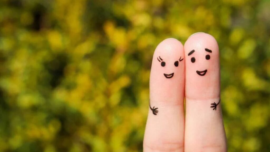 Love Shayari: प्यार और इश्क़ की खूबसूरत 10 शायरी, दिल को छू जाएँगी