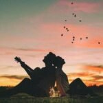 Love Shayari: प्यार की गहराई और सच्चाई को बयान करती ये शायरियाँ दिल को छू जाएँगी