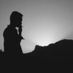 Sad Shayari: 10 दिल दहला देने वाली दुखद शायरी जो गहरे दर्द, खोए हुए प्यार और खामोश आँसुओं को बयां करती हैं