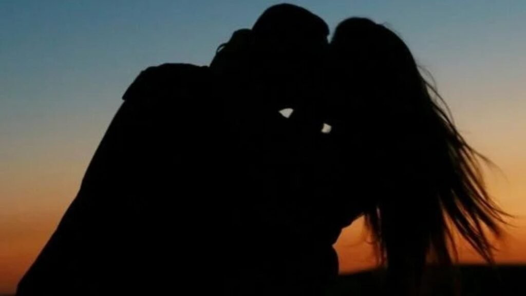 Love Shayari: दिल के जज़्बात और प्यार के अहसास पर आधारित 10 रोमांटिक लव शायरी